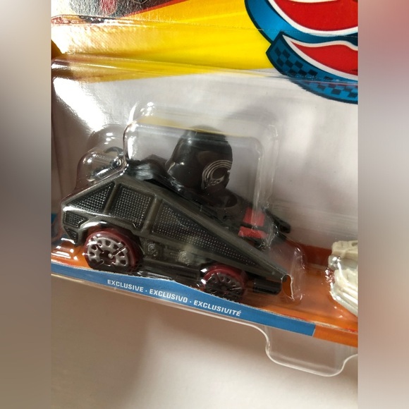Hot Wheels Racer Verse x Star Wars 2-Pack: Kylo Ren and Rey - BRAND NEW!! - Picture 3 of 5